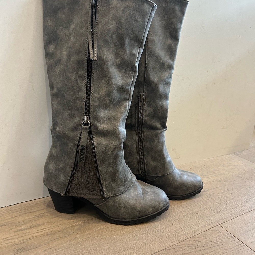 Gray Mukluks Knee-High Boots Sz 9